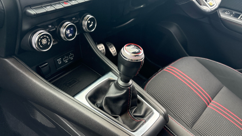 Renault Captur 1.3 Mild hybrid 140 R.S. Line 5dr Petrol Hatchback